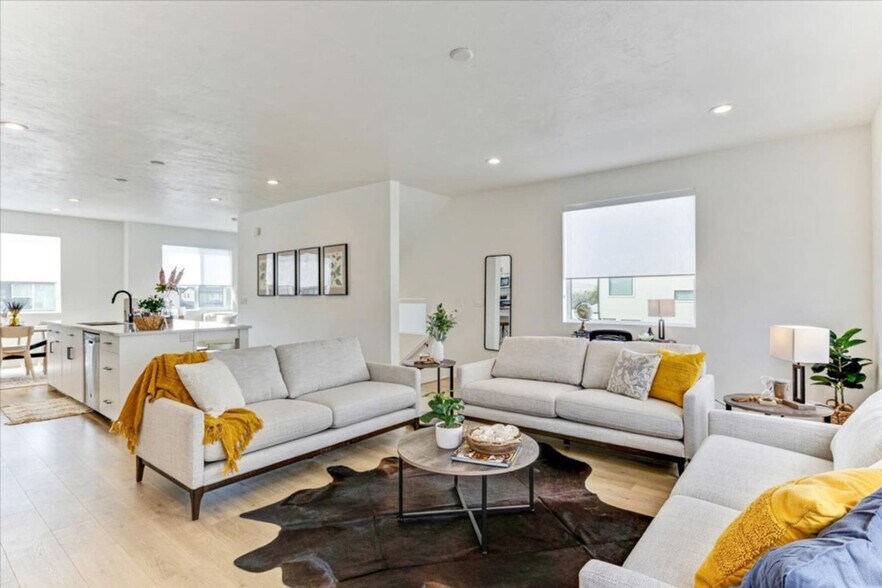 Building Photo - 1055 W 550 S