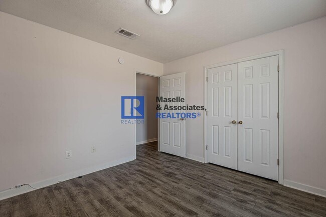 Building Photo - 3 Bed/2 Bath Home in Pearl