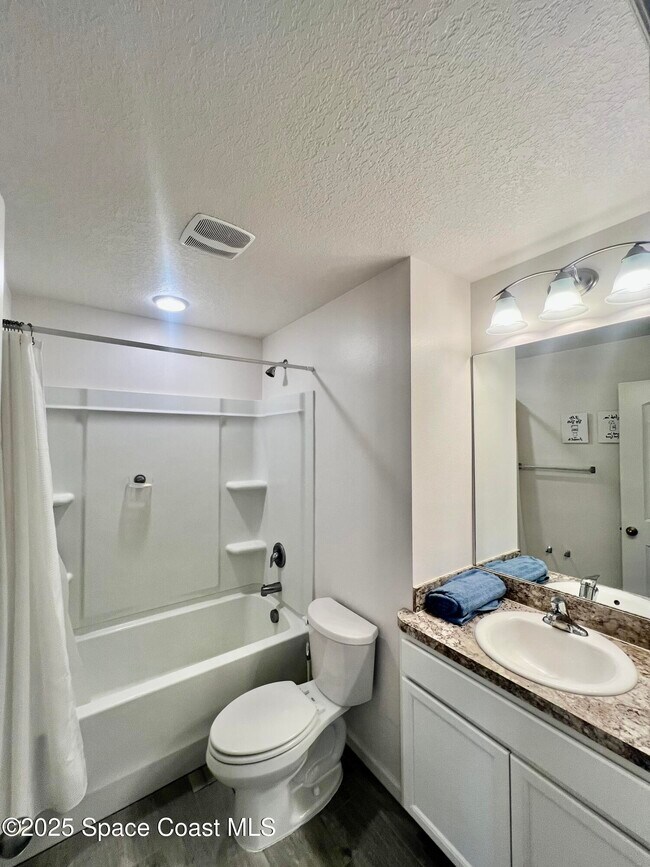 Building Photo - 499 Oakleaf St SW