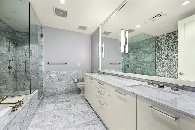 Building Photo - 200 N Congress Ave