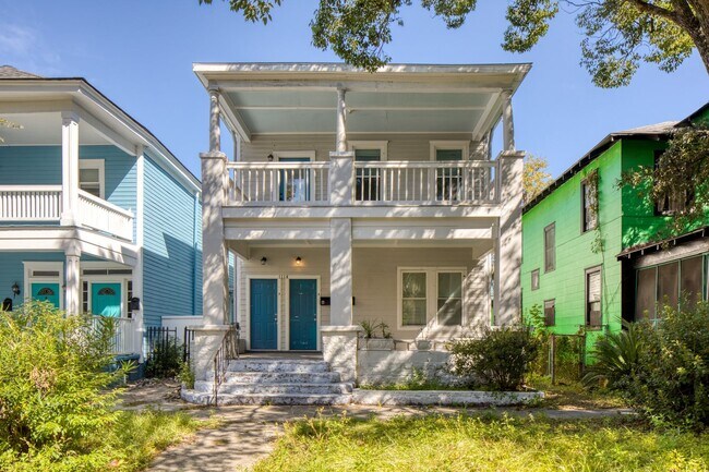 Building Photo - 2 Bed, 2 Bath Available Now!