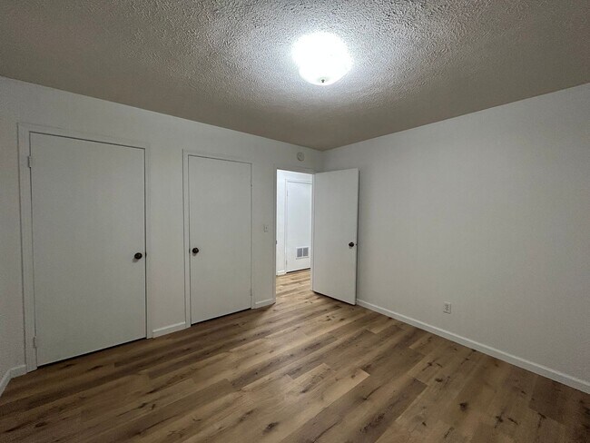 Building Photo - 917 N Clay St