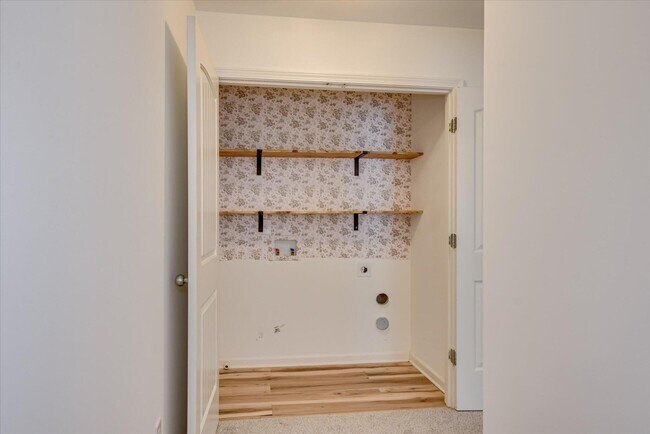 Building Photo - 476 Lory Ln