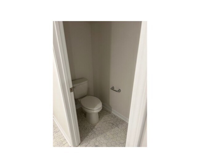 Building Photo - 1215 37th Ave Lane NE