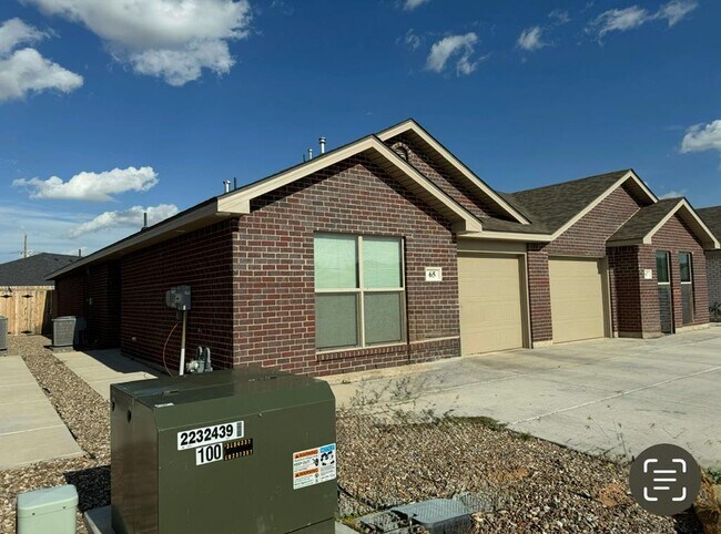 Primary Photo - 67 Maverick Dr