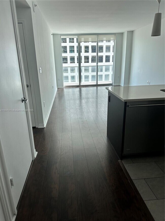 Primary Photo - 500 Brickell Ave