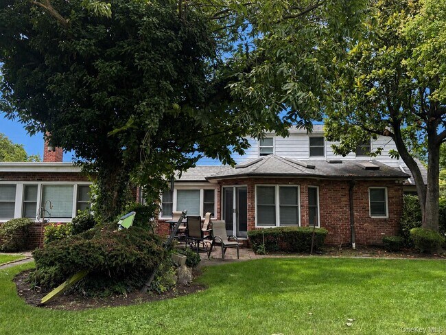 Building Photo - 126 Hillside Ave