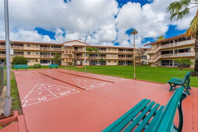 Building Photo - 5300 Washington St