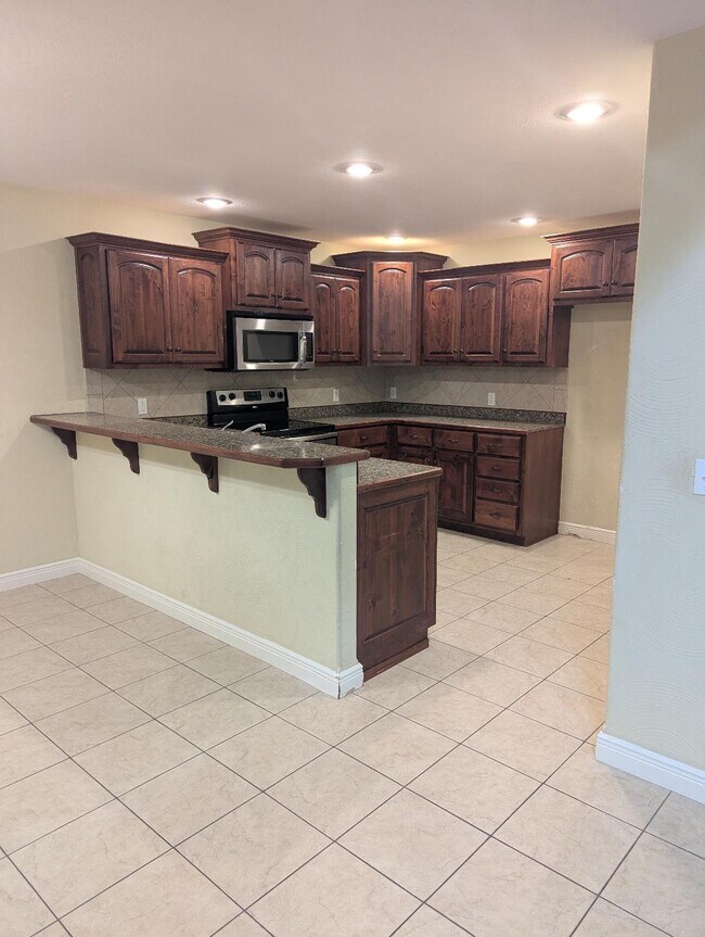 Building Photo - 550-550 Highlandville Rd