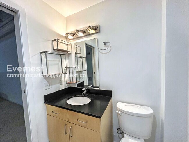 Building Photo - 415 S Front St