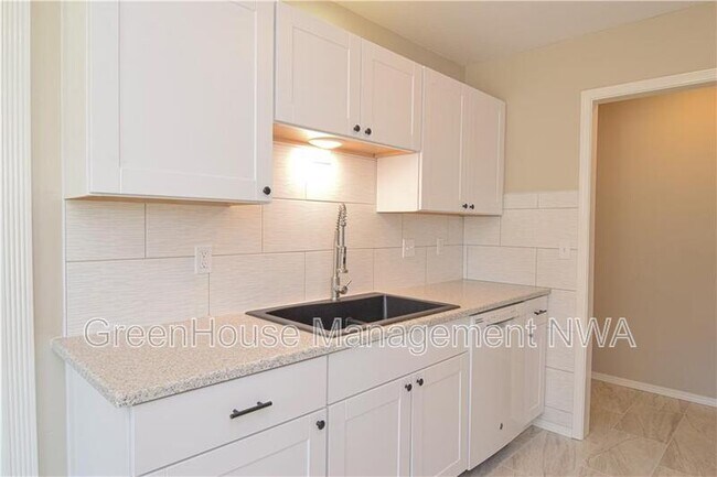 Building Photo - 117 E Veterans Pkwy