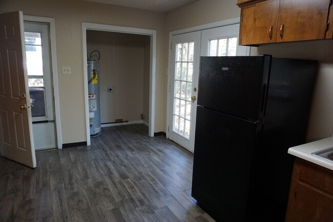 Building Photo - 77 Somerset Dr