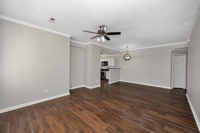 Building Photo - 103 N W Sugar Bluff Ln