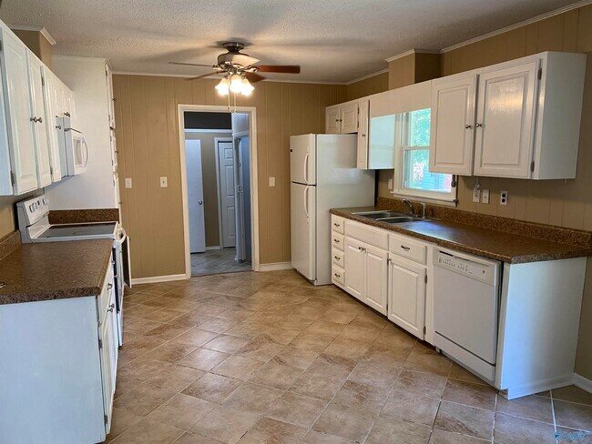 Building Photo - 512 Clift Dr