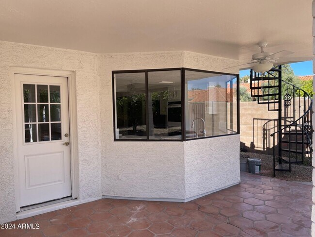 Building Photo - 839 E Meadow Ln