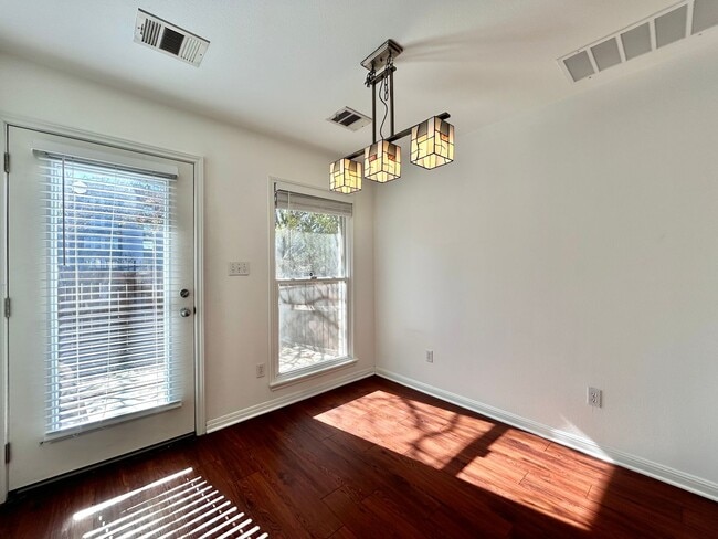 Building Photo - Charming 2-bedroom, 2.5-bathroom home at The Arbors at Riverside