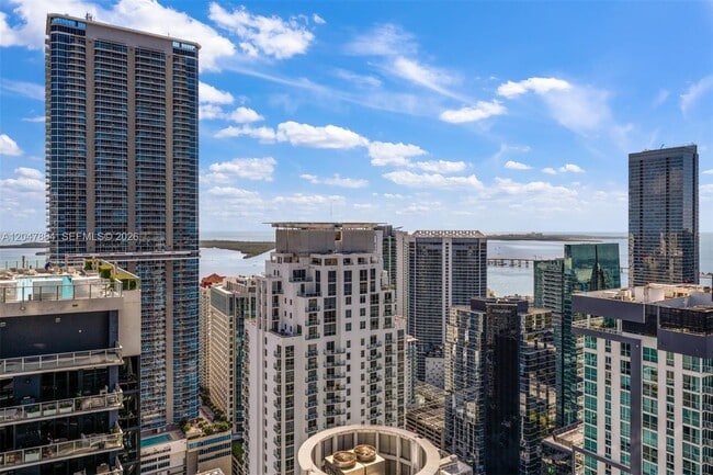Building Photo - 1000 Brickell Plaza