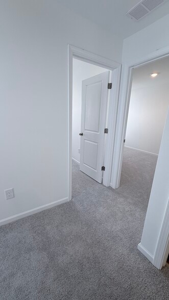 Building Photo - 206 Hunthill Rd