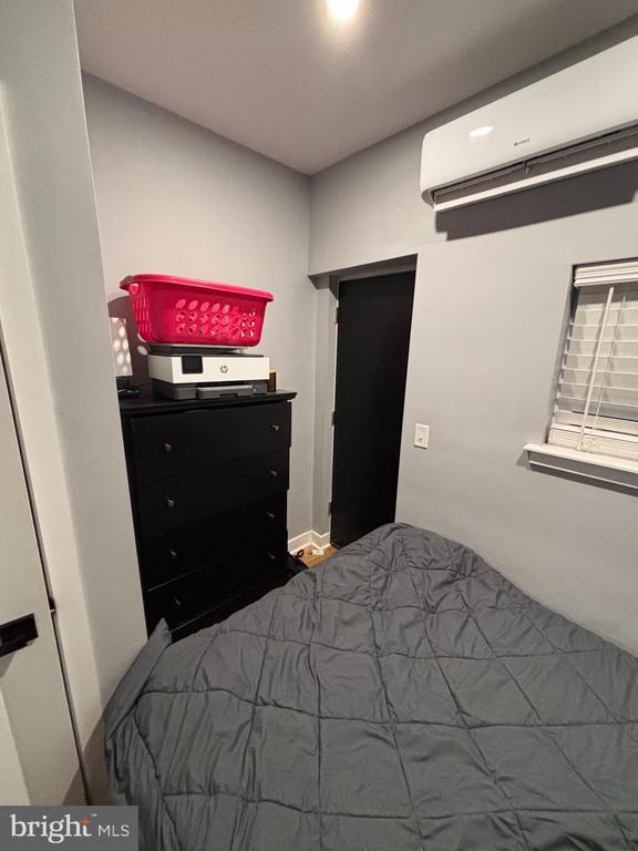 Building Photo - 1921 S Croskey St