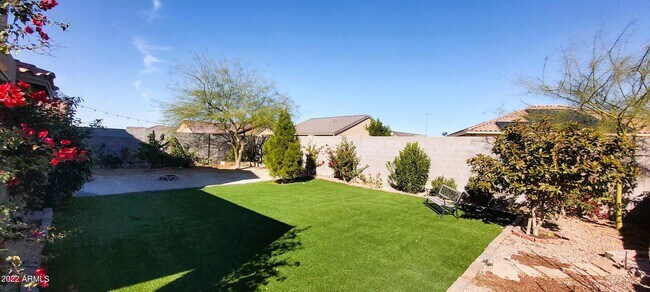 Building Photo - 518 W Black Hawk Pl