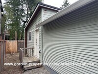Building Photo - SE 88th Ave - 2 bedroom ADU close to the restaurants and shops along SE 92nd Ave and SE Foster Blvd