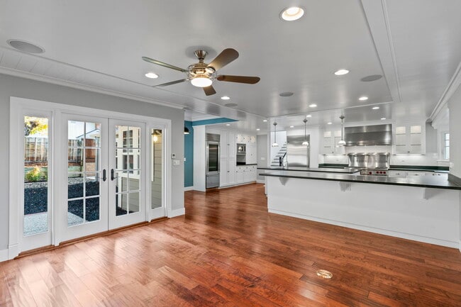 Building Photo - 335 Gil Blas Rd