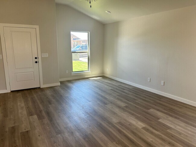 Building Photo - 3 bed 2 bath - Frenship ISD