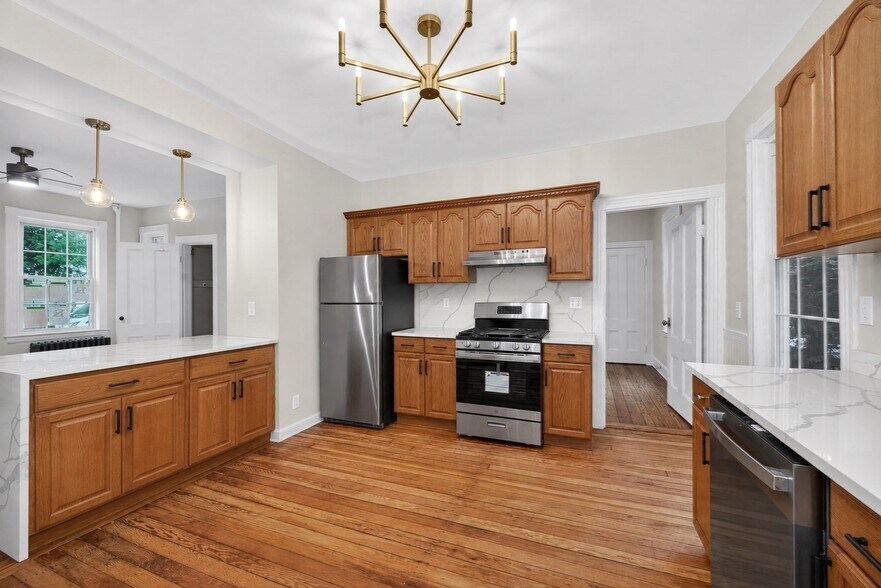 Building Photo - 42 Etna St