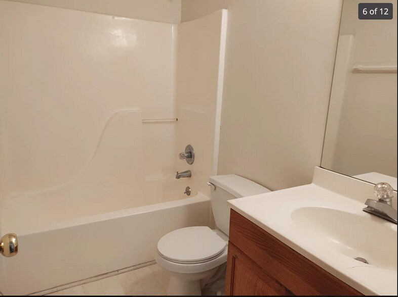 Building Photo - 142 Picasso Dr