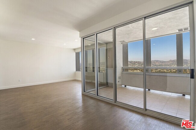 Building Photo - 735 Hauser Blvd