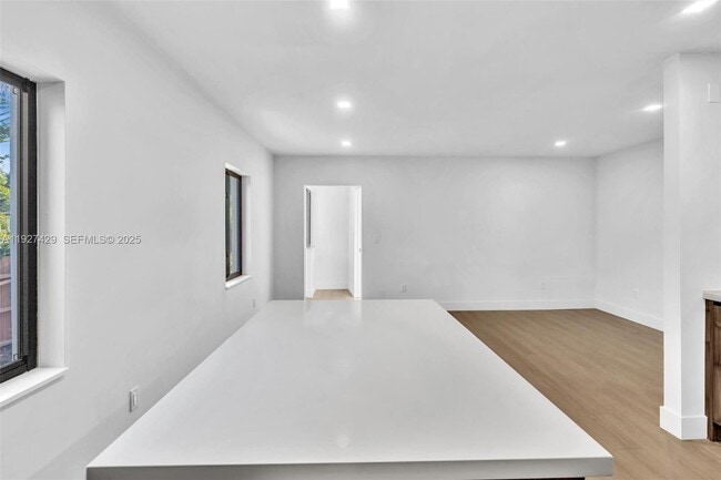 Building Photo - 1123 NE 1st Ave.