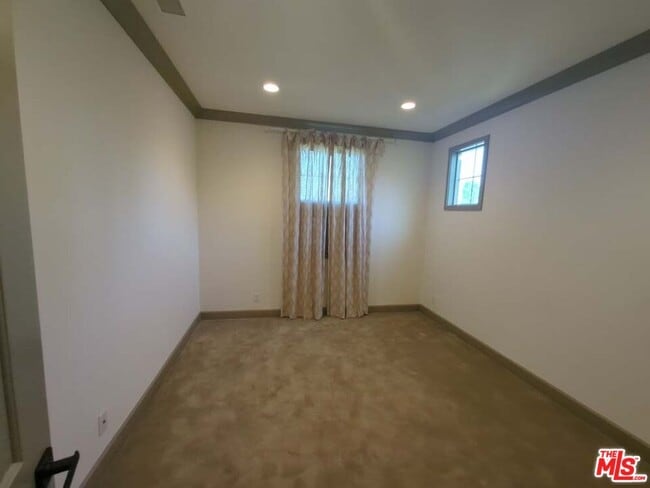 Building Photo - 16243 Cameo Ct