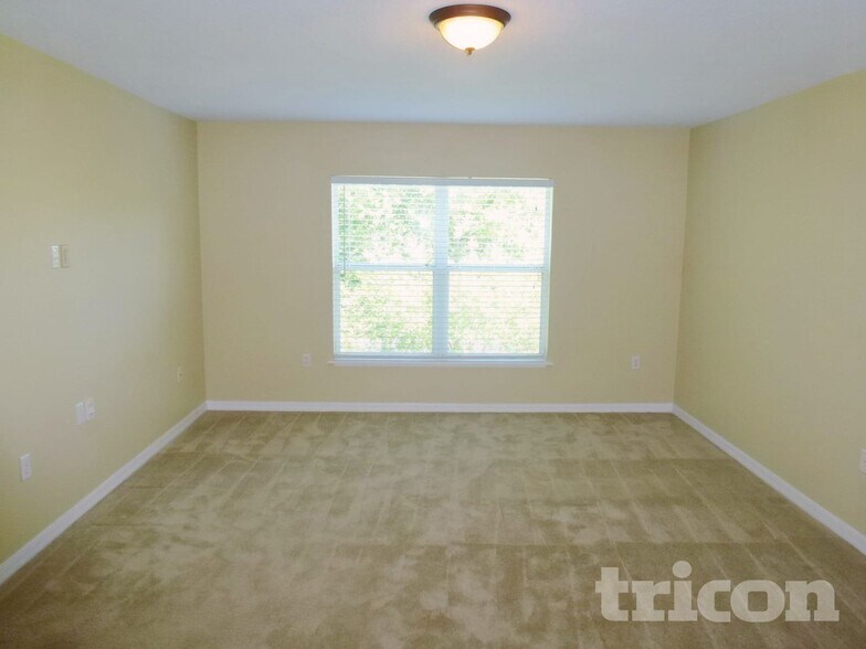 Building Photo - 192 King Arthur Ct