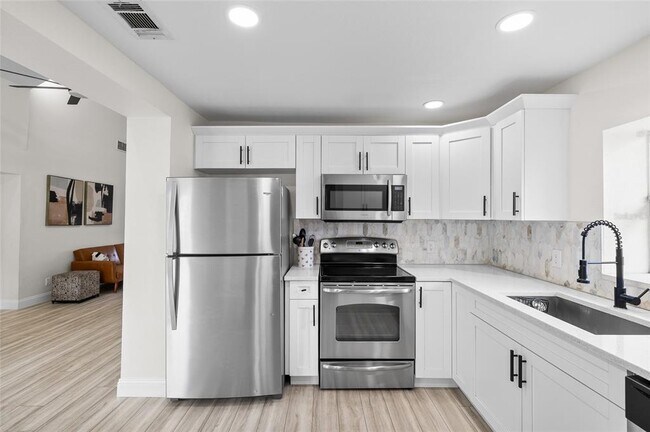 Building Photo - 4920 30th Ave N