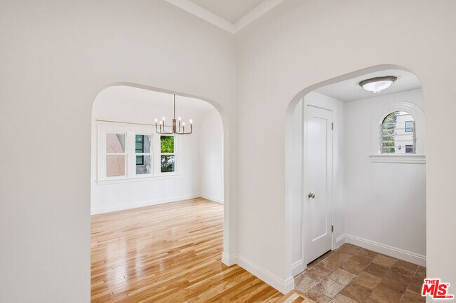 Building Photo - 525 N Crescent Heights Blvd