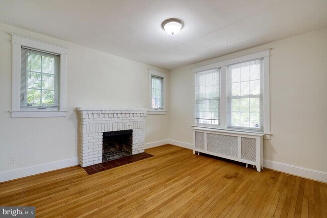 Building Photo - 4209 Ellicott St NW