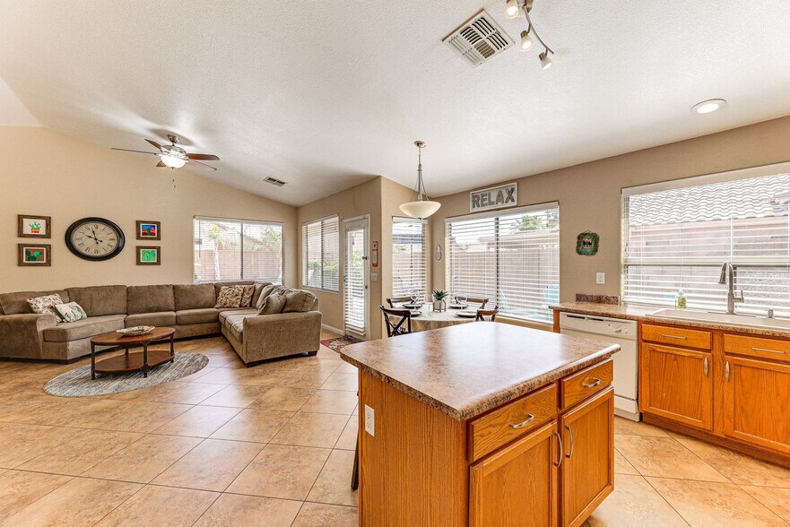 Building Photo - 43854 W Cahill Dr