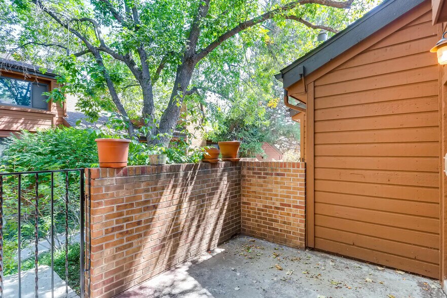 Building Photo - 2685 S Dayton Way