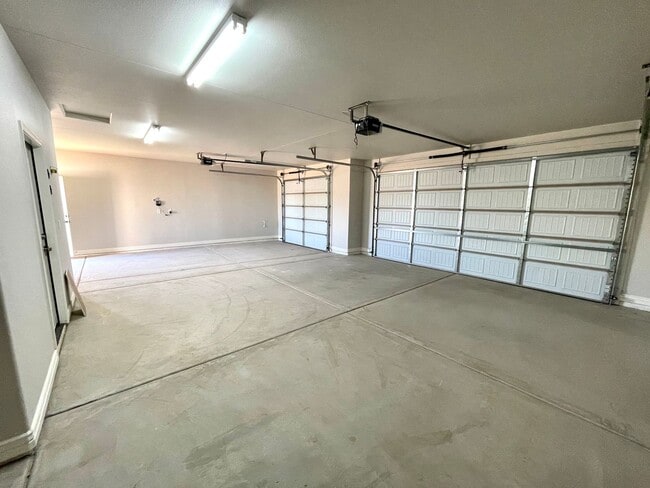 Building Photo - Beautiful 2024 Built 3 Bedroom 2 Bath Home...