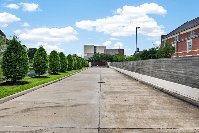 Building Photo - 1912 Pueblo Nuevo Path