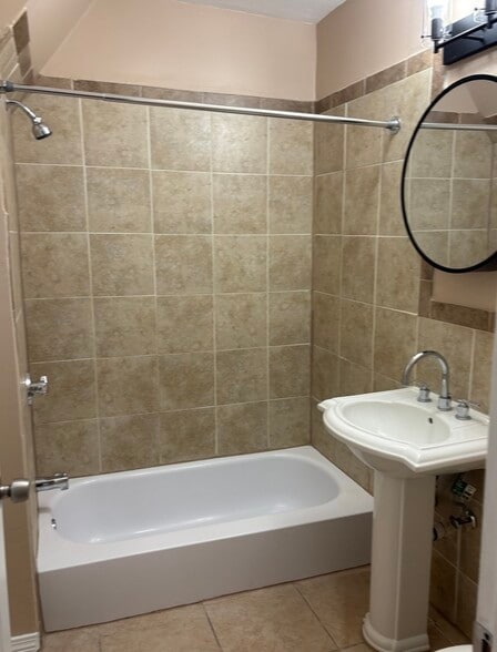 Building Photo - 14 School St