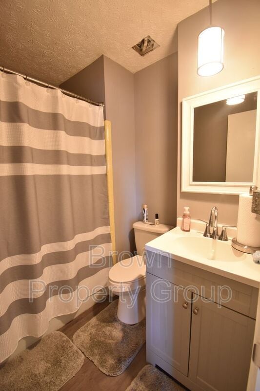 Building Photo - 823 Southview Cir