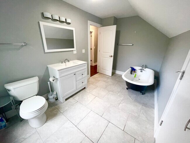 Building Photo - 604 Clement St