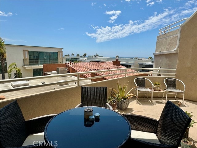 Building Photo - 1342 Manhattan Ave