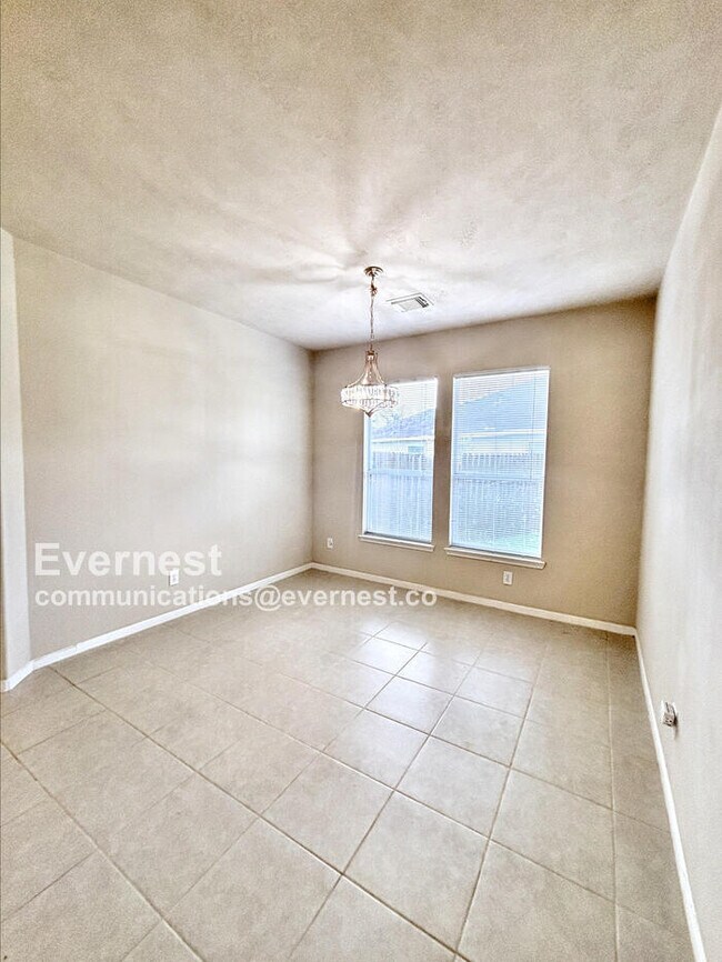 Building Photo - 8002 Arapahoe Ridge Ln