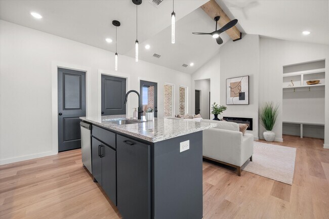 Building Photo - 1414 Farmhouse Ave