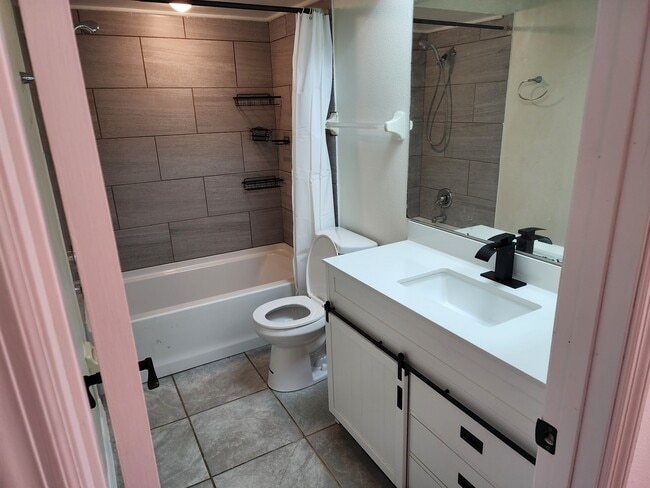 Building Photo - 3001 S Pines Dr