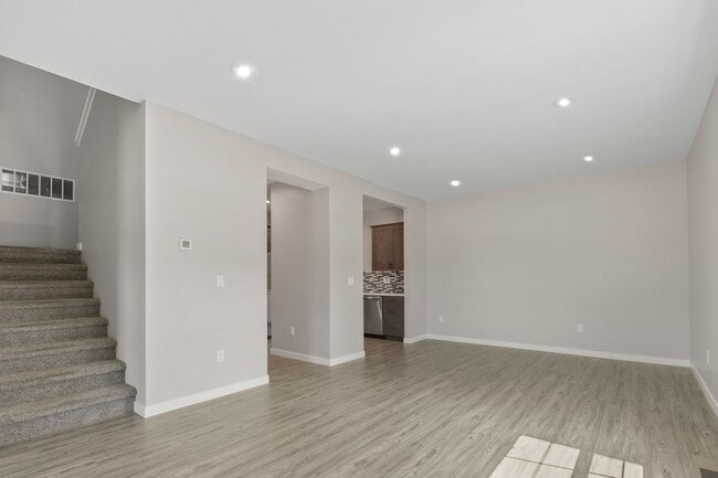 Building Photo - Introducing a Stunning 3 bedroom New Duple...
