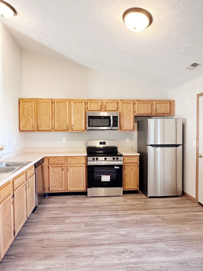 Building Photo - Spacious 2-Bed, 2-Bath Duplex with Attache...