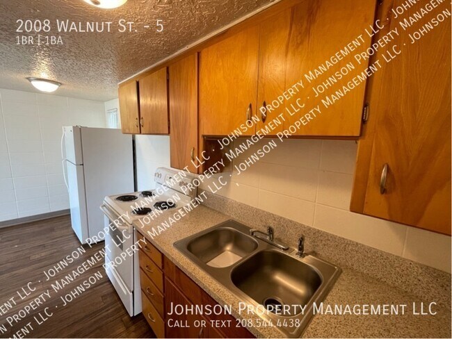 Building Photo - 2008 Walnut St